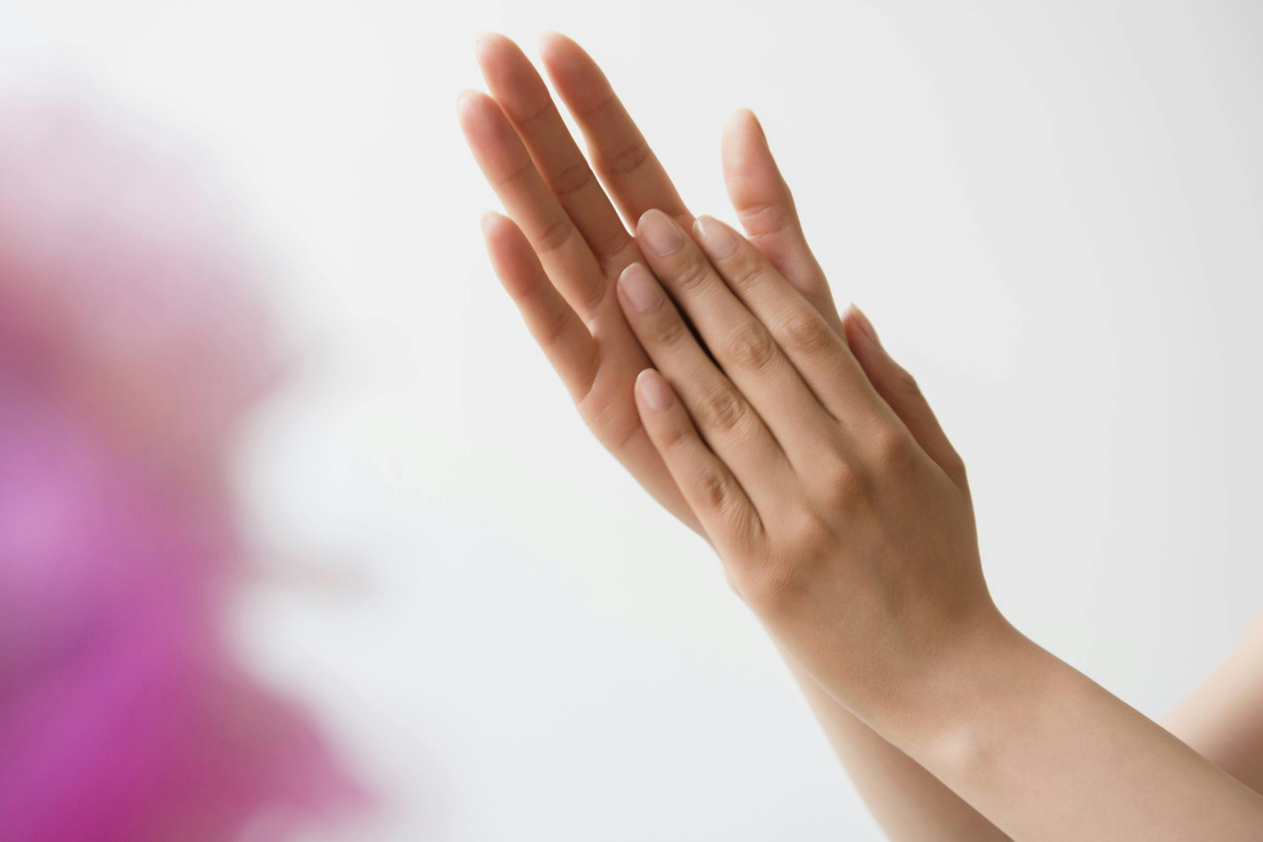 4. Bløt hendene mens du er i badekaret. hjemmespa, spa hjemme, spaprodukter